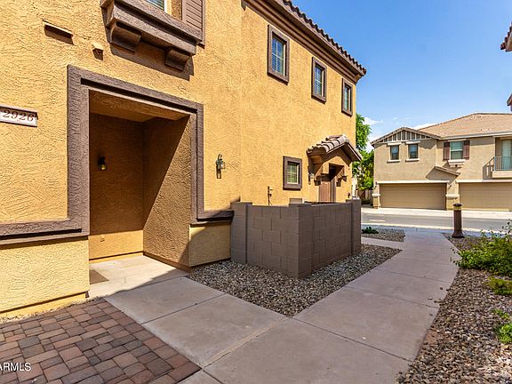 3rd image of 2926 E DUNBAR Drive