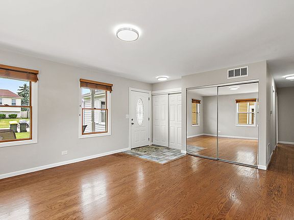 4th image of 1000 Woodside Dr