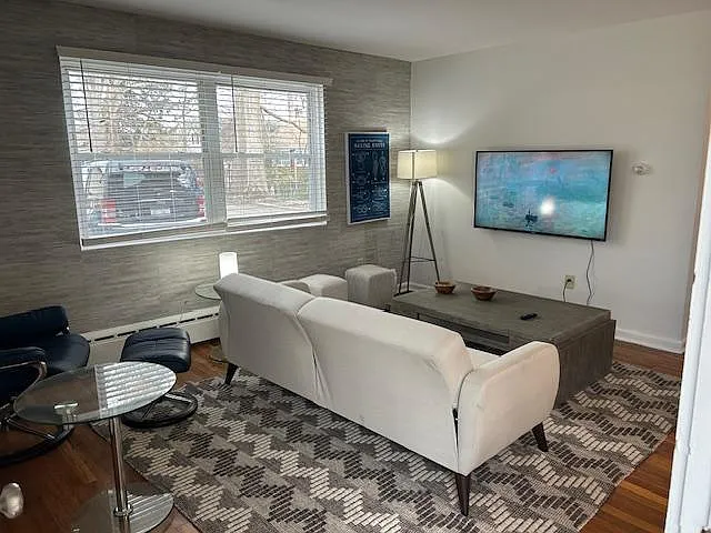 116 Beethoven St #2 — Photo 3