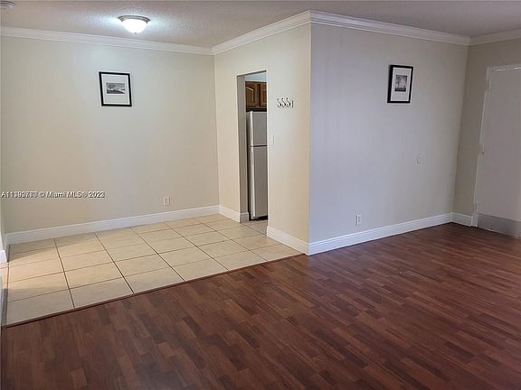 4th image of 2008 Jackson St APT E4