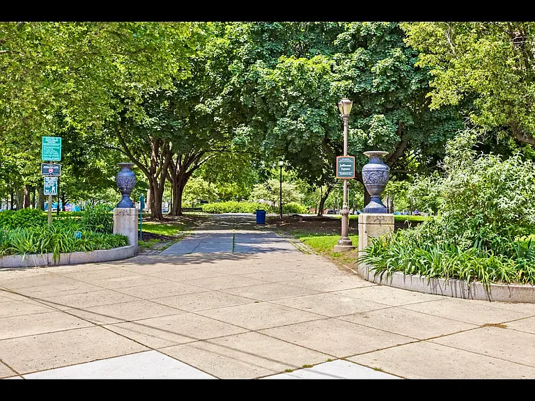 441 Manton St — Photo 24