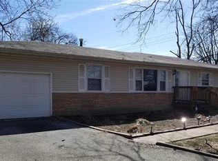 14 Mark Dr, Fairview Heights, IL 62208