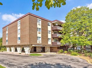 1301 S Finley Rd APT 305, Lombard, IL 60148