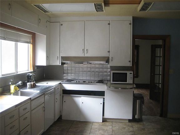 3rd image of 215 Twin Hills Dr