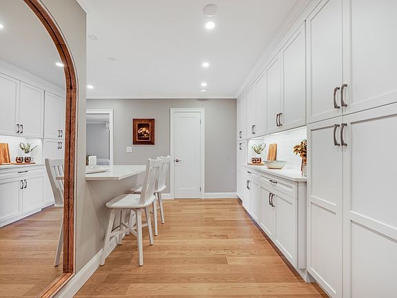 3rd image of 85 E India Row APT 34G