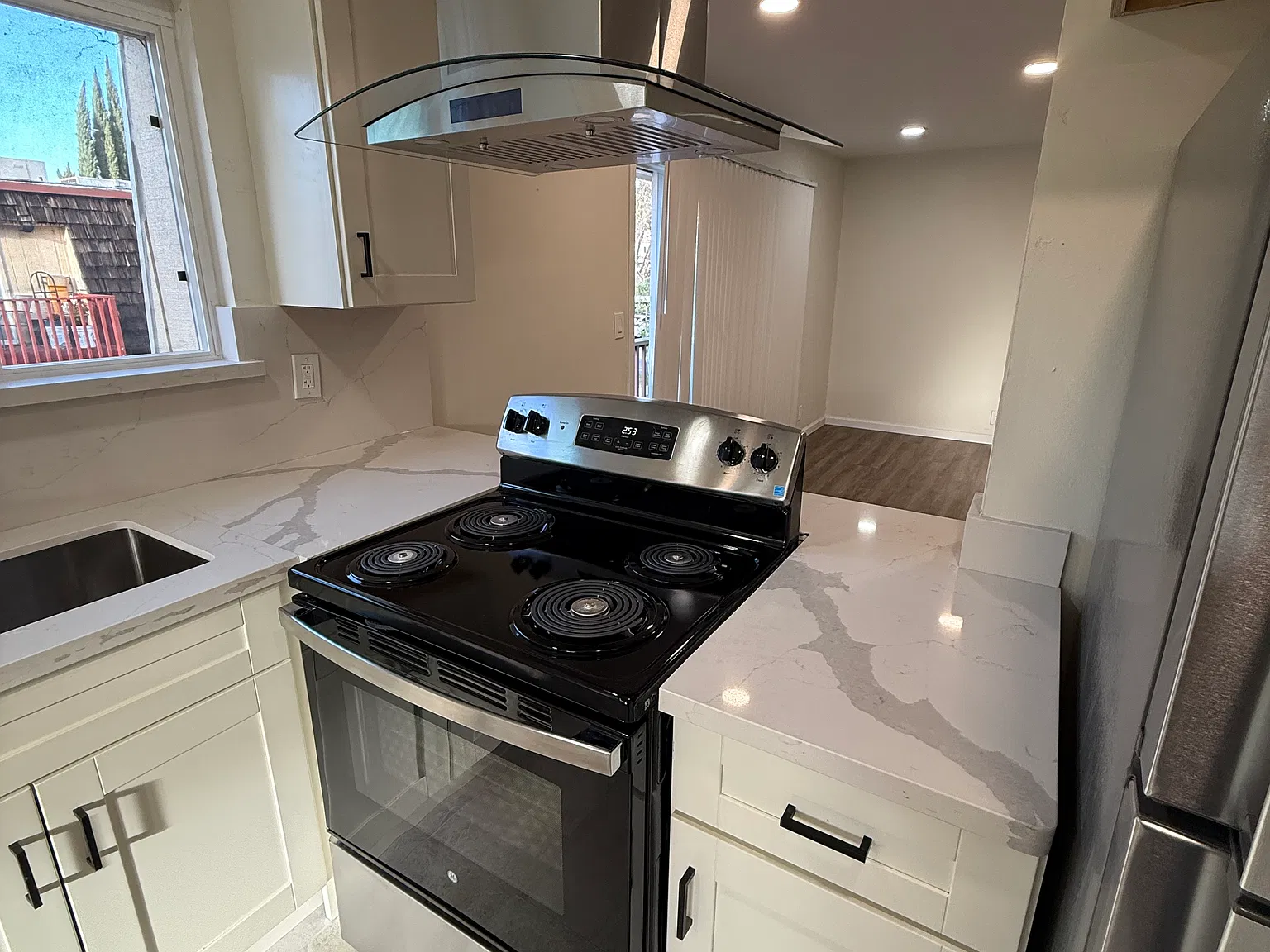 3 bed, 1200 sqft, $3,350 — Photo 2