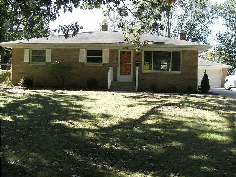 1st image of 2704 Parkwood Dr