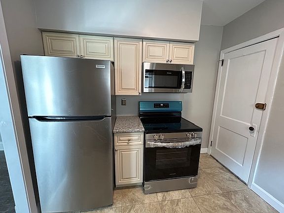2nd image of 1635 Orchard Grove Ave