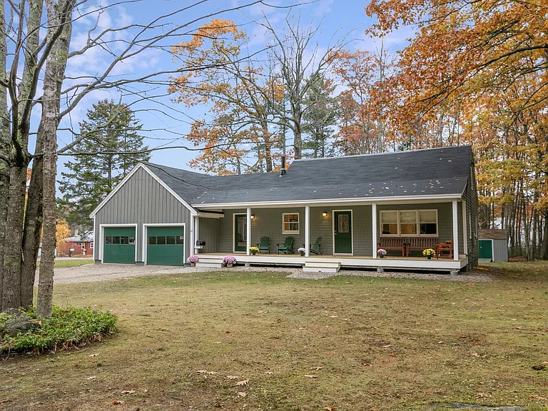 32 Maple Ave — Photo 2