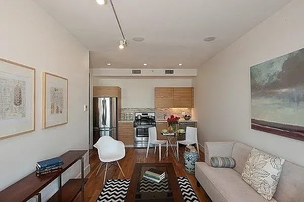 301 Sullivan Place — Photo 2