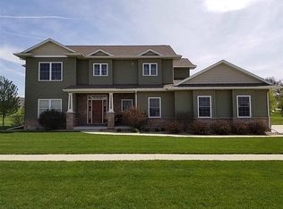 125 Flintstone Dr, Waverly, IA 50677