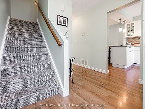 4th image of 52 Adelaide St #31