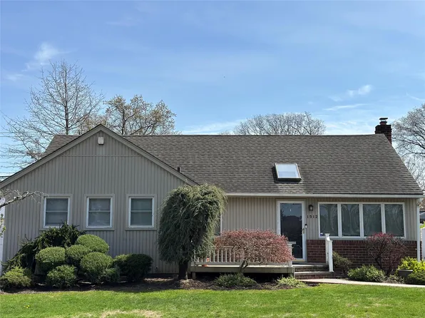 1512 Jackson Avenue, East Meadow, NY 11554