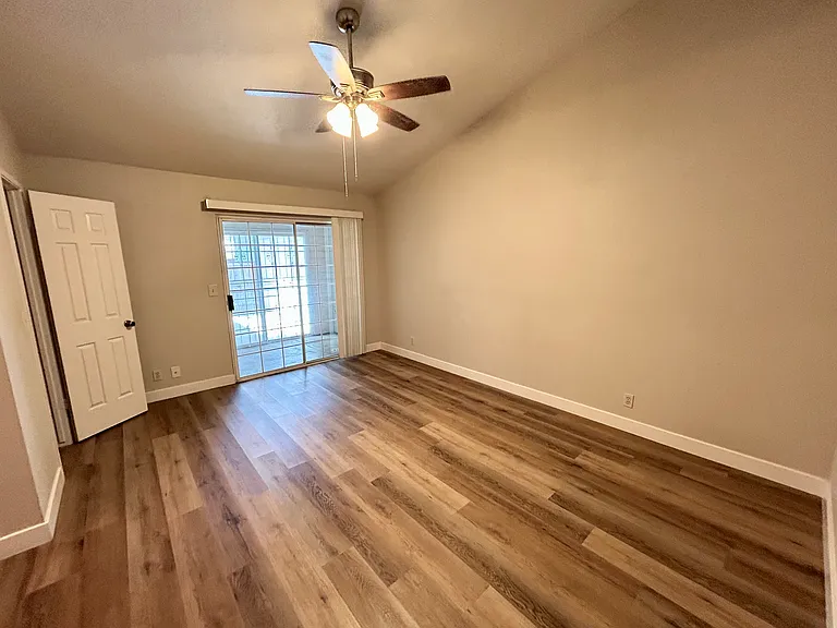 1585 Mayflower Way — Photo 10