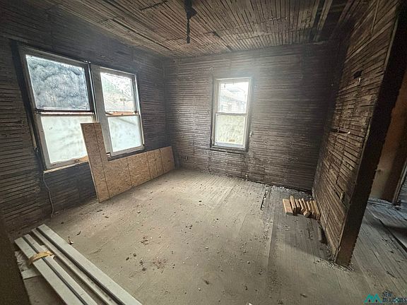 2nd image of 303 S Richardson Ave