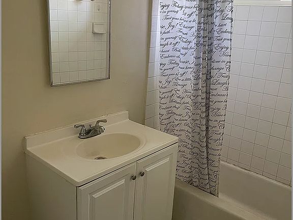 3rd image of 463 Pear St