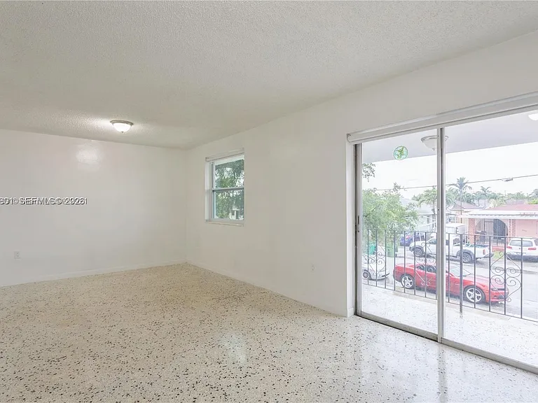 3290 NW 4th St #3290 — Photo 6