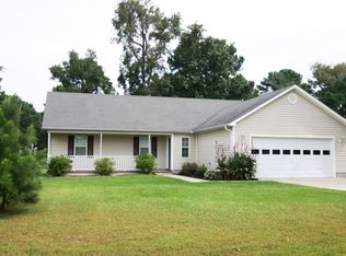 203 Molly Ct, Sneads Ferry, NC 28460