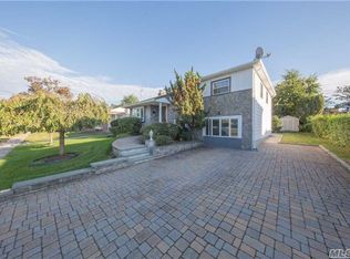 2 Berkshire Rd, Hicksville, NY 11801