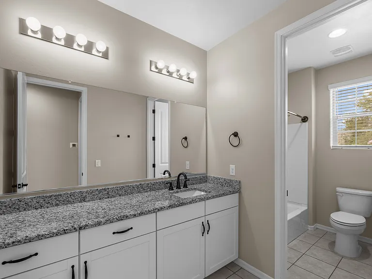 16001 N Columbus Blvd — Photo 29
