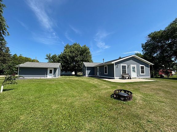 4th image of 401 Joe Horachek St E