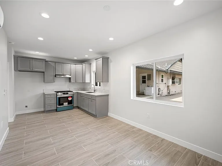 768 N Workman St — Photo 2