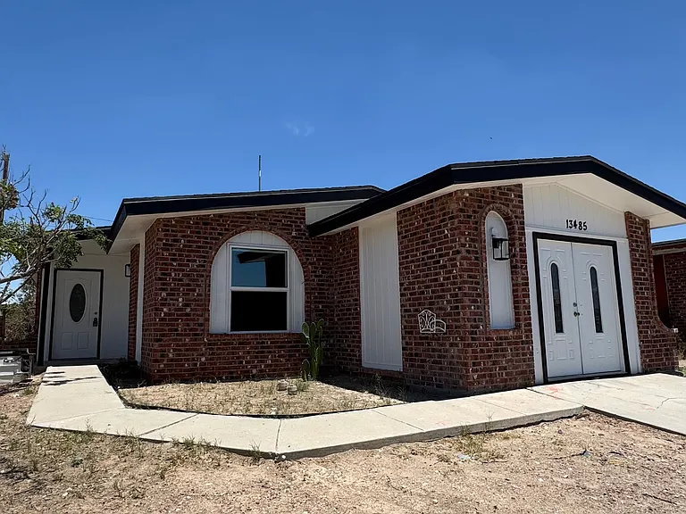 13485 Sunset Hills Dr — Photo 2