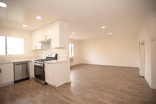 3560 James Cir Photo 1
