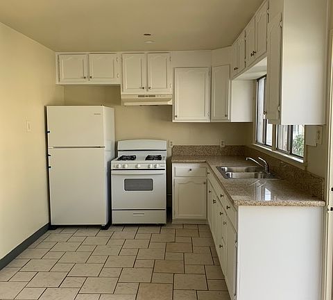 3rd image of 819 S Grevillea Ave APT F