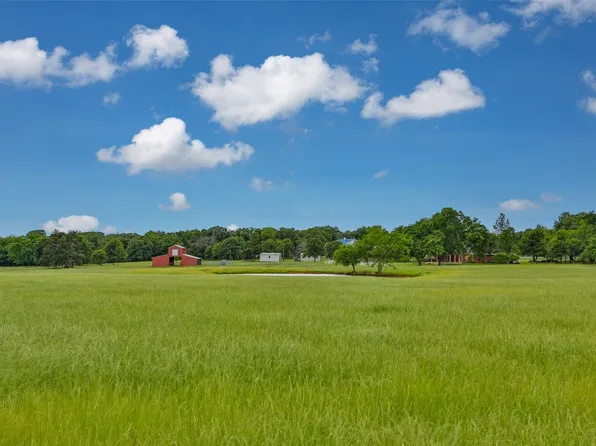 482 Center Hill Rd, Gainesville, TX 76240