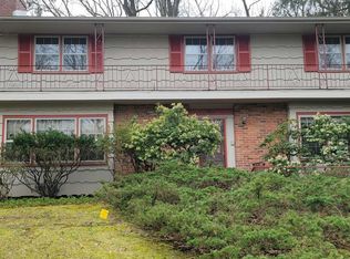 11 Stonefence Rd, Allendale, NJ 07401