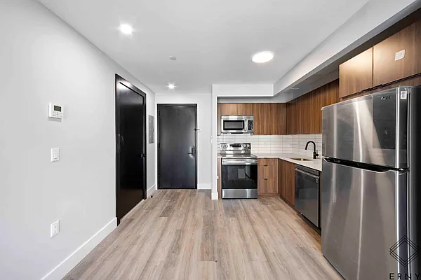 Rented by ERNY LLC | media 21