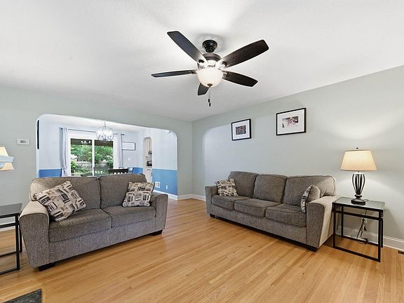 5th image of 929 N Terrace Dr