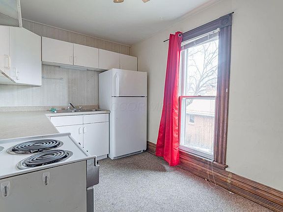 4th image of 141 E North St