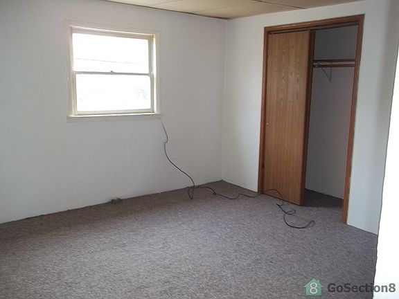 4th image of 225 E 15th St