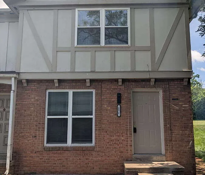 11 Holly Ct #F — Photo 1