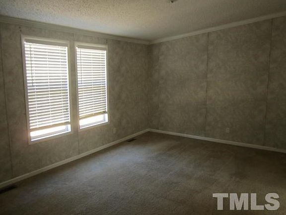 5th image of 335 Blue Grass Dr
