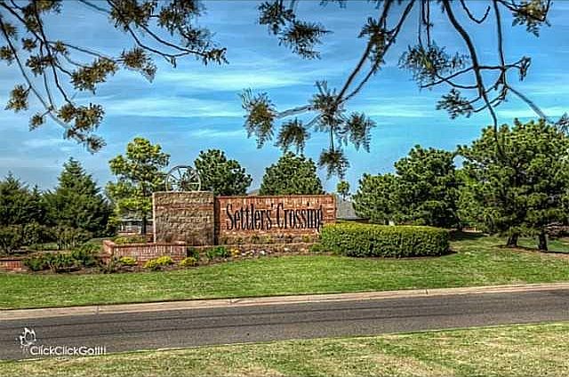 Entrance to beautiful Settlers' Crossing Community