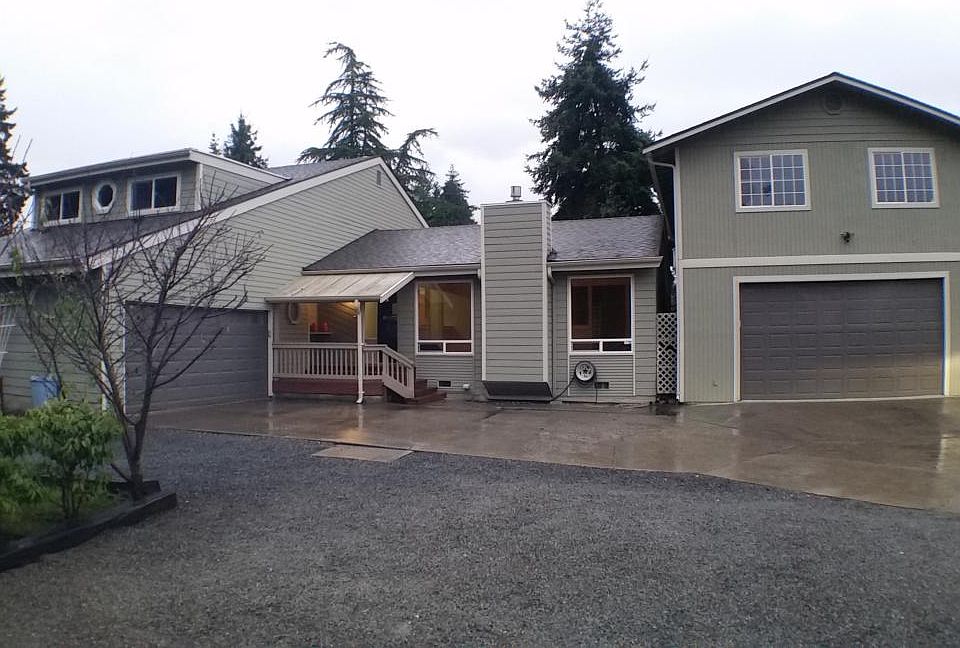 Main house w/detached garage