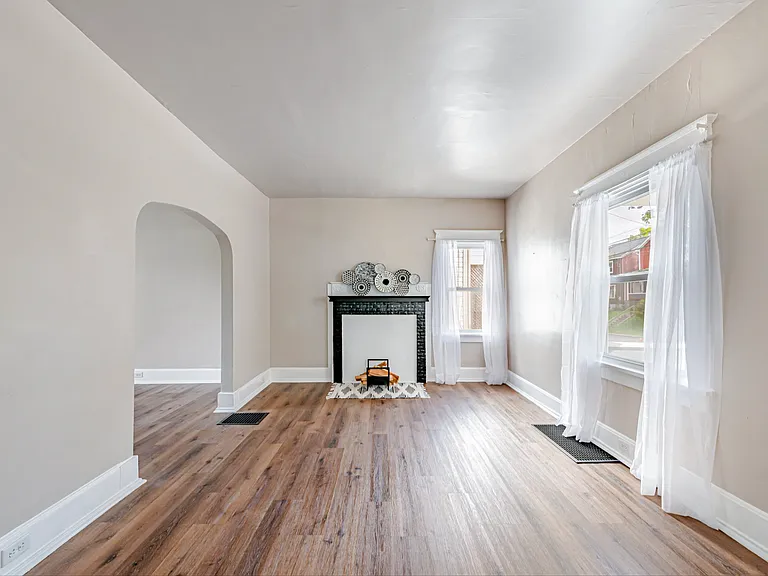 1120 Wade St — Photo 3