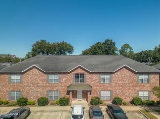117 Armand Oaks #117, Ocean Springs, MS 39564