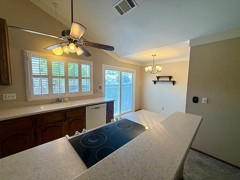 2810 Miller Ct — Photo 11