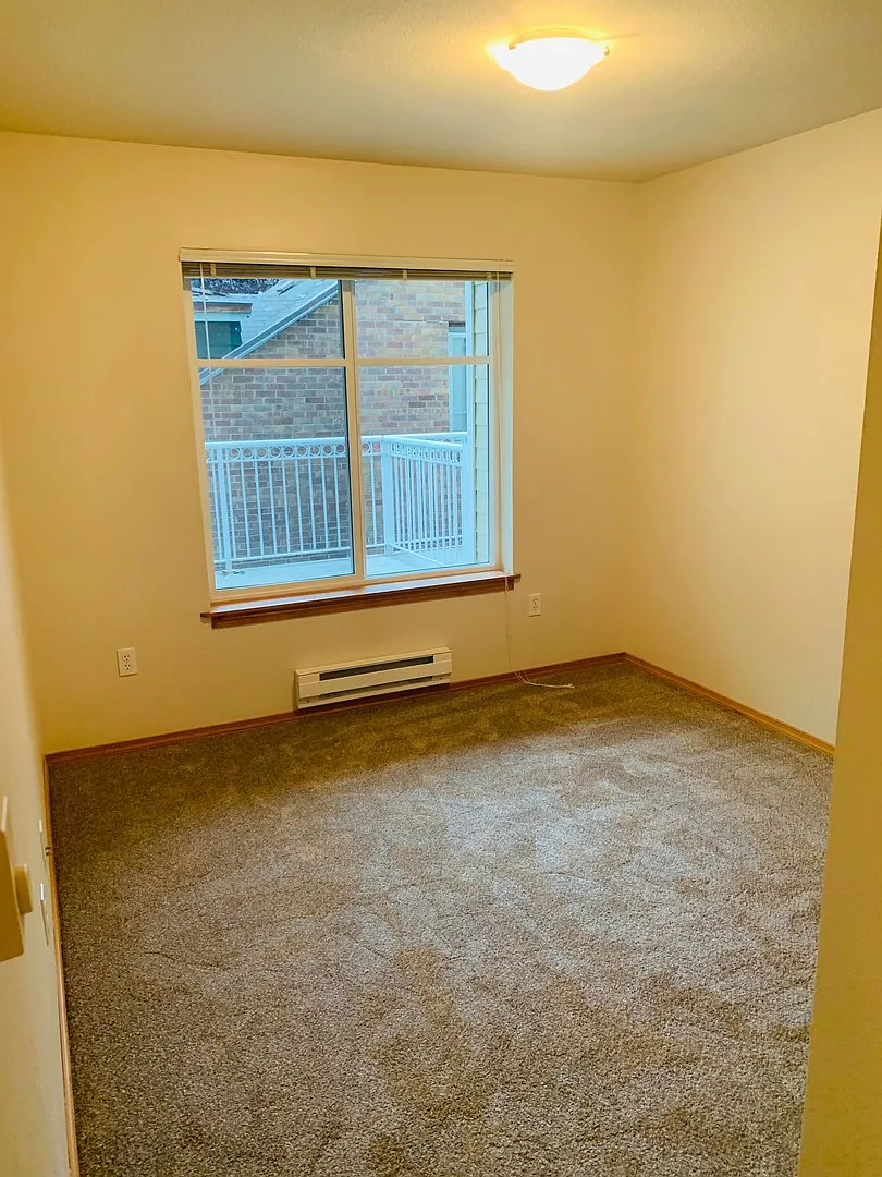 Varsity II Apartments — Photo 2