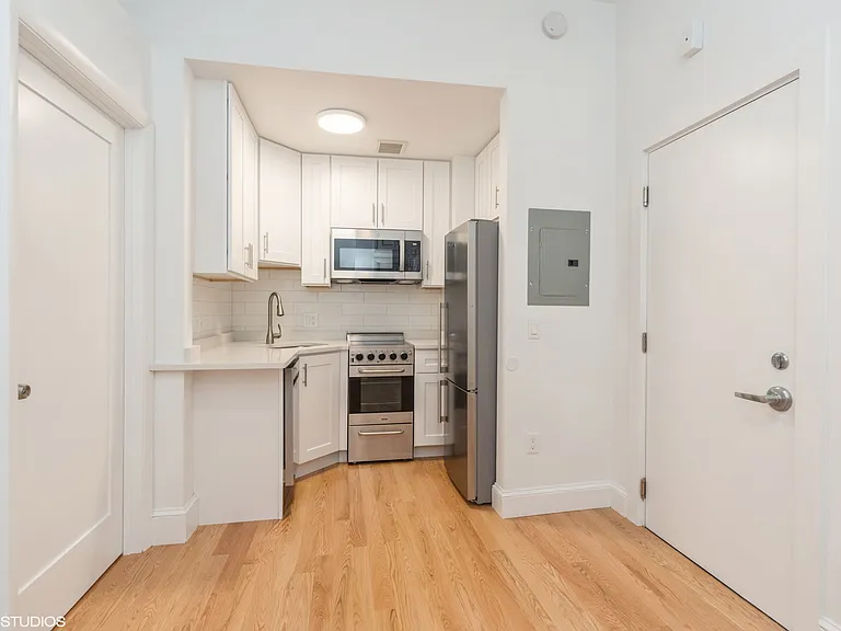 53 Burbank St #3 — Photo 2