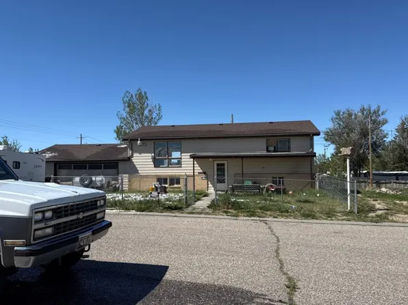 90 Roosevelt St, Mills, WY 82604
