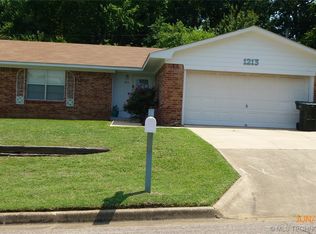 1213 Rolling Lane Dr, Durant, OK 74701