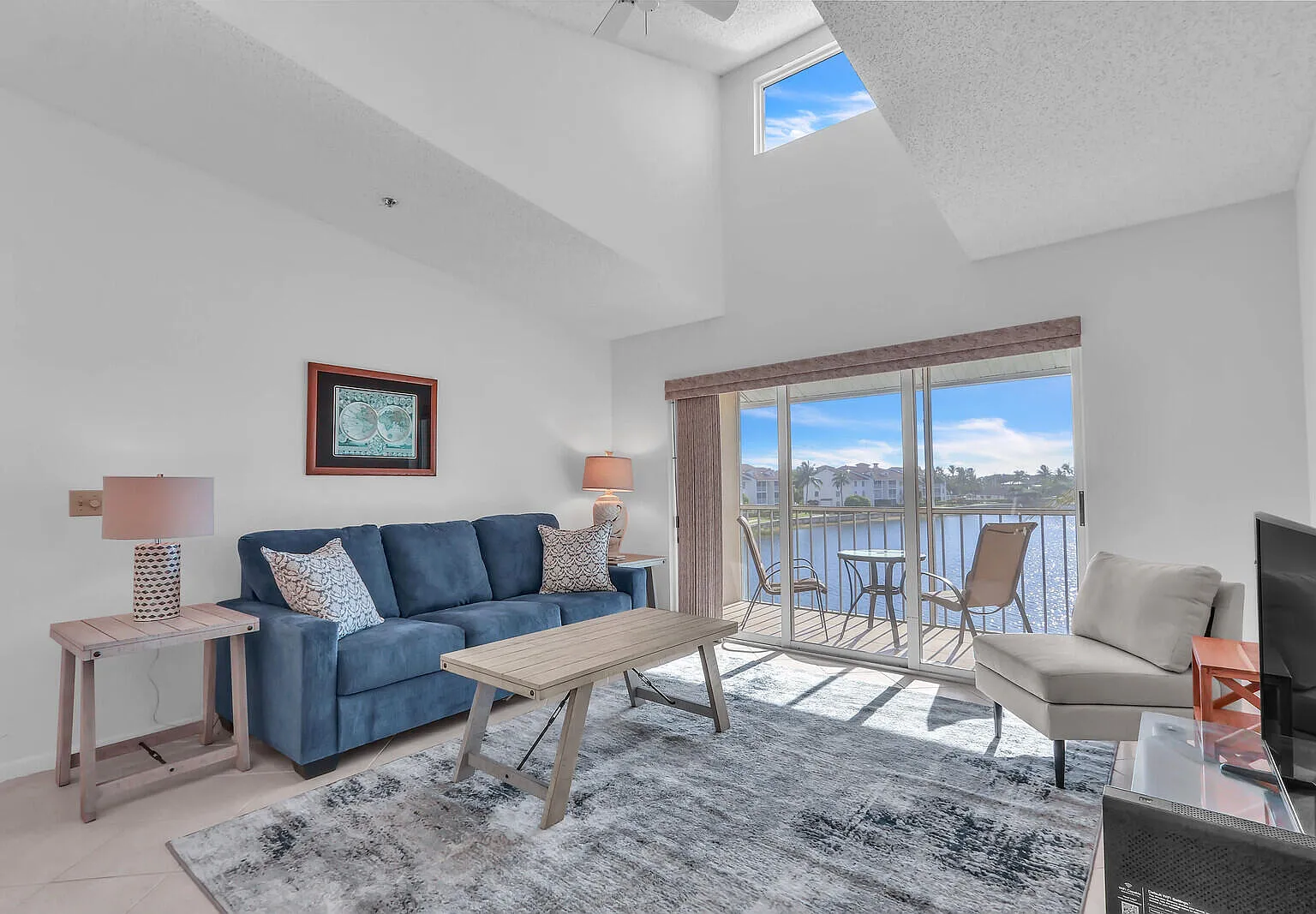 2 bed, 1090 sqft, $3,200 — Photo 2