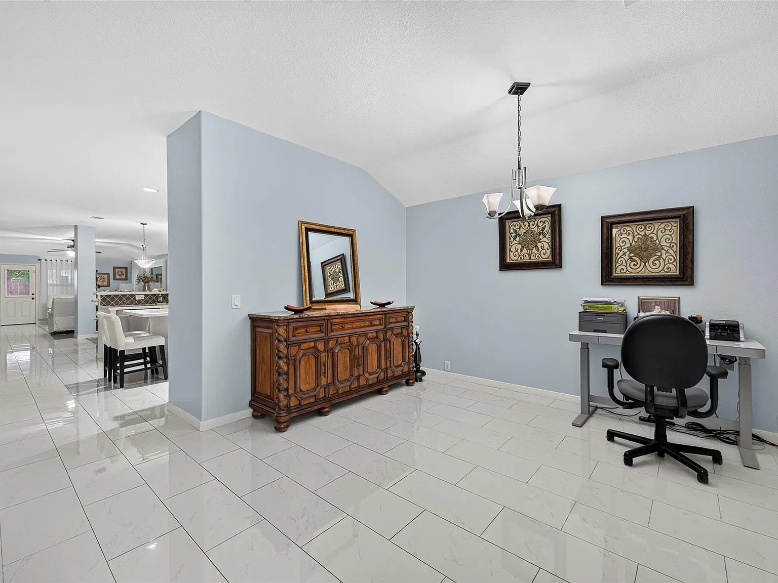 4 bed, 2.0 bath, 1938 sqft, $2,450 — Photo 4
