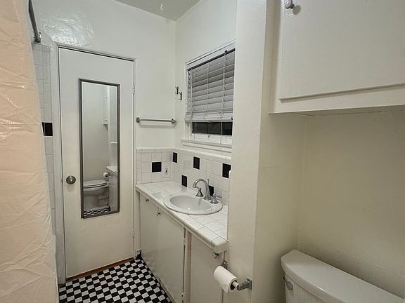 5th image of 3130 41st St