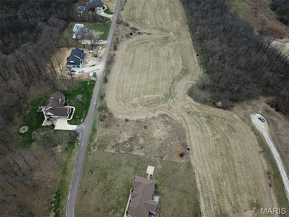 3rd image of 33 Lela Ln